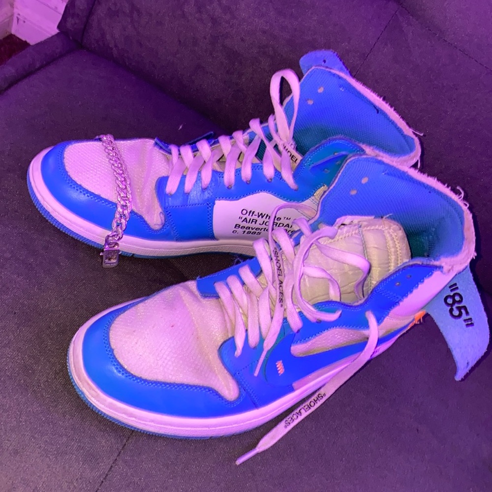 Off-White Jordan 1’s (Size 11)